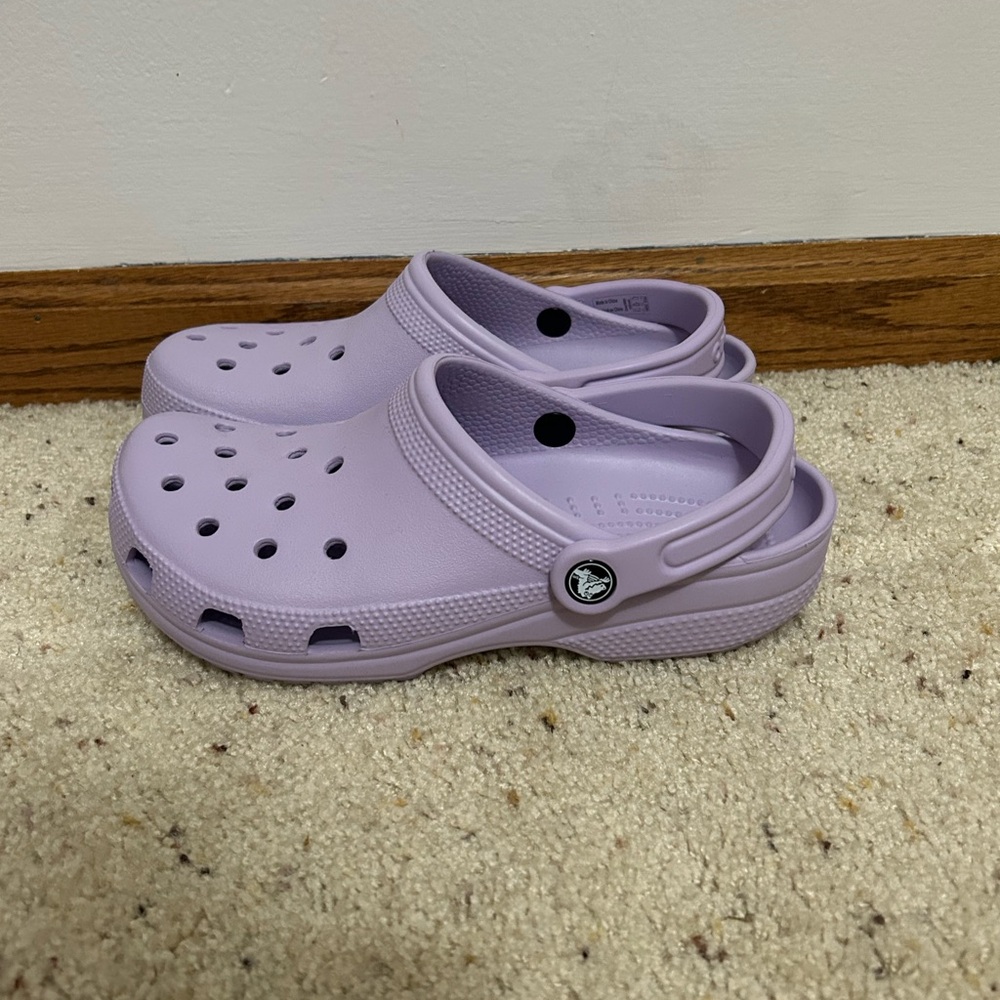 Women's Size 8 Lilac Crocs